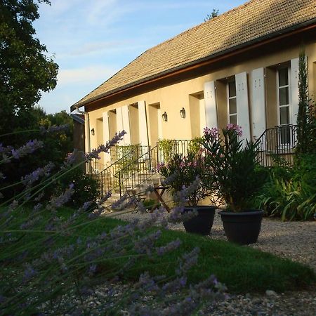 Apartamento Les Communs Du Manoir Écully Exterior foto
