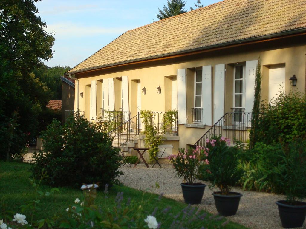 Apartamento Les Communs Du Manoir Écully Habitación foto