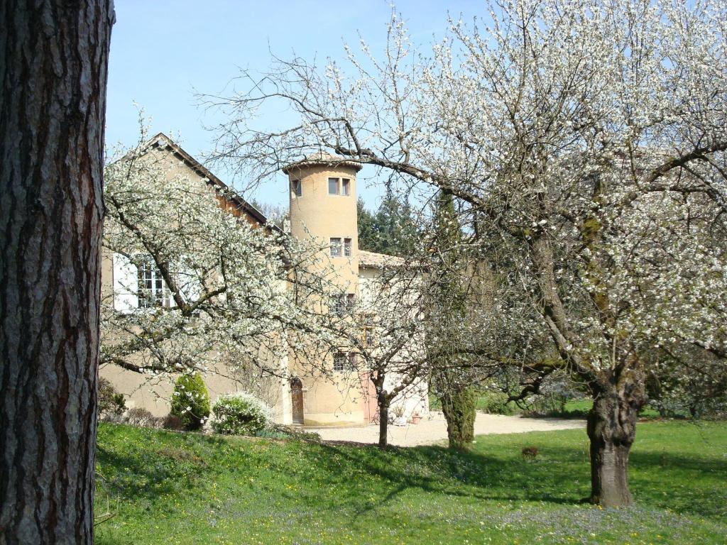 Apartamento Les Communs Du Manoir Écully Exterior foto