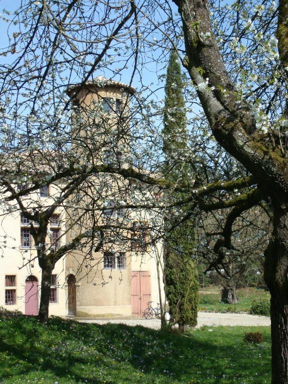 Apartamento Les Communs Du Manoir Écully Exterior foto