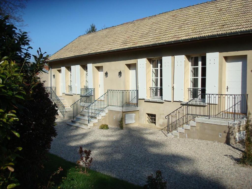 Apartamento Les Communs Du Manoir Écully Exterior foto